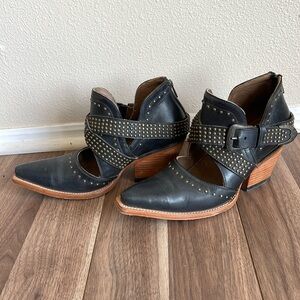 Ariat Rock and Roll booties. 9